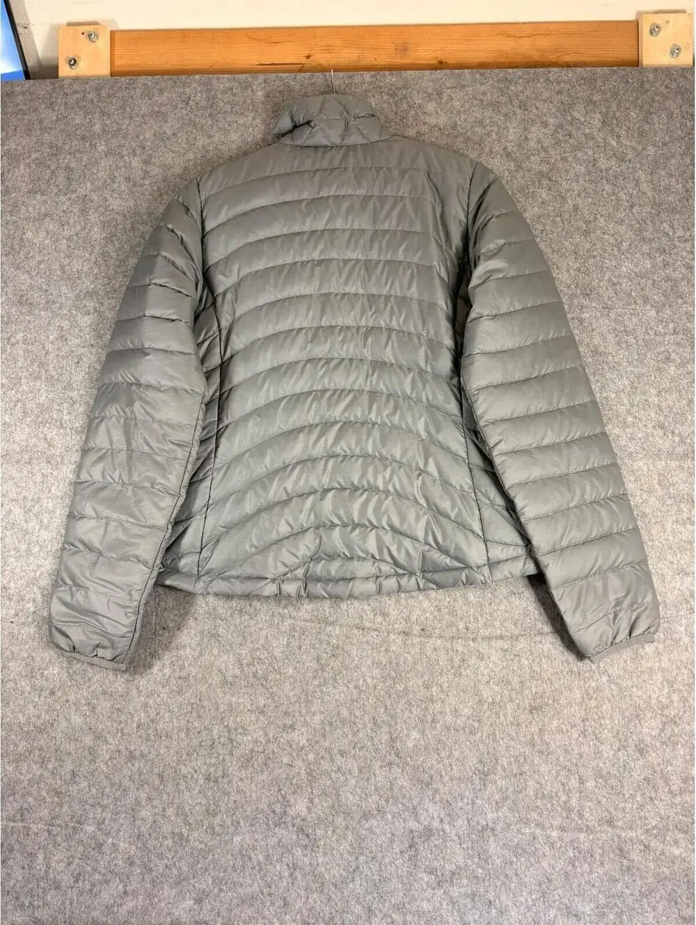 Patagonia Down Sweater Jacket Womens M Gray Quilted Down Fill Full Zip Hiking - Picture 2 of 7